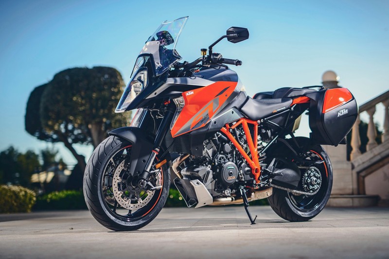 Trieu hoi KTM 1290 Super Duke GT do loi ro ri nhien lieu