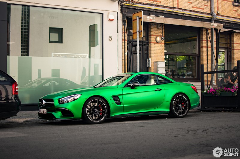 Mercedes-Benz SL63 AMG xanh com day “sang chanh”