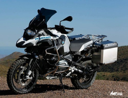 BMW Motorrad trieu hoi gan 200 nghin xe moto dinh loi