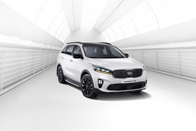 Kia Sorento ban nang cap 2018 gia chi 562 trieu dong-Hinh-2