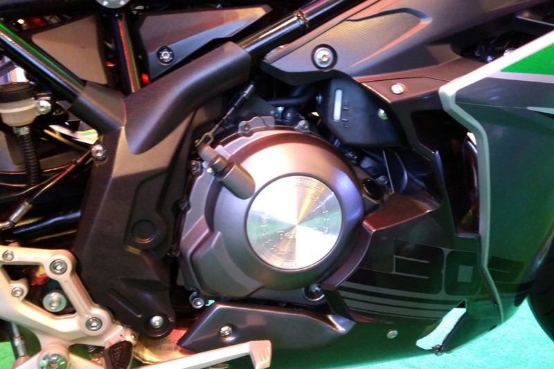 Benelli 302R &quot;doi thu&quot; Kawasaki Ninja 300 gia 123 trieu-Hinh-8