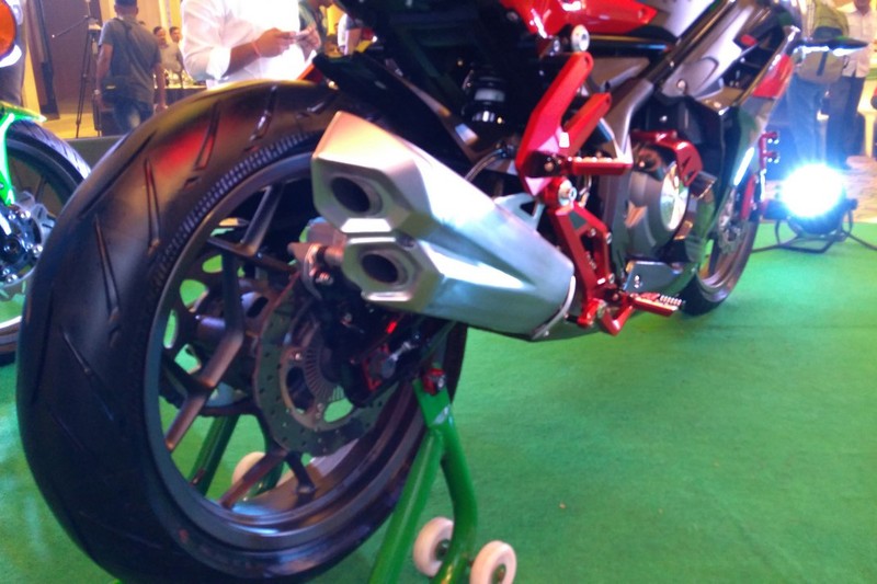 Benelli 302R &quot;doi thu&quot; Kawasaki Ninja 300 gia 123 trieu-Hinh-9