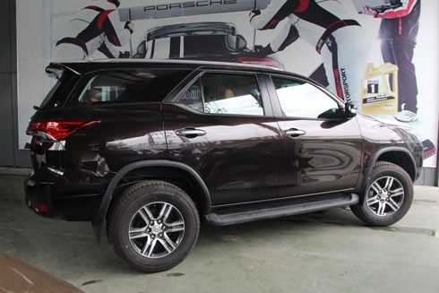 Toyota Fortuner 2017 ban Trung Dong hon 2 ty tai Sai Gon-Hinh-5