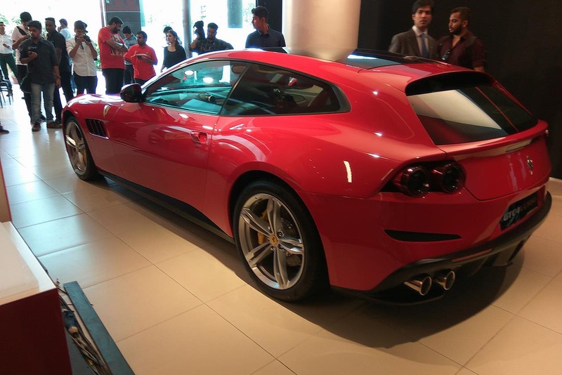 Sieu xe 4 cho Ferrari GTC4Lusso &quot;dat lop&quot; toi An Do-Hinh-4