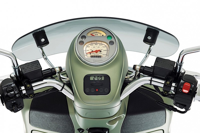 Vespa GTS 300 ra mat phien ban dac biet tai Malaysia-Hinh-3