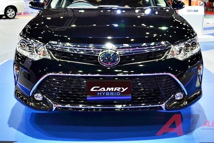 Toyota Camry 2017 nang cap tai Thai Lan gia 956 trieu-Hinh-4