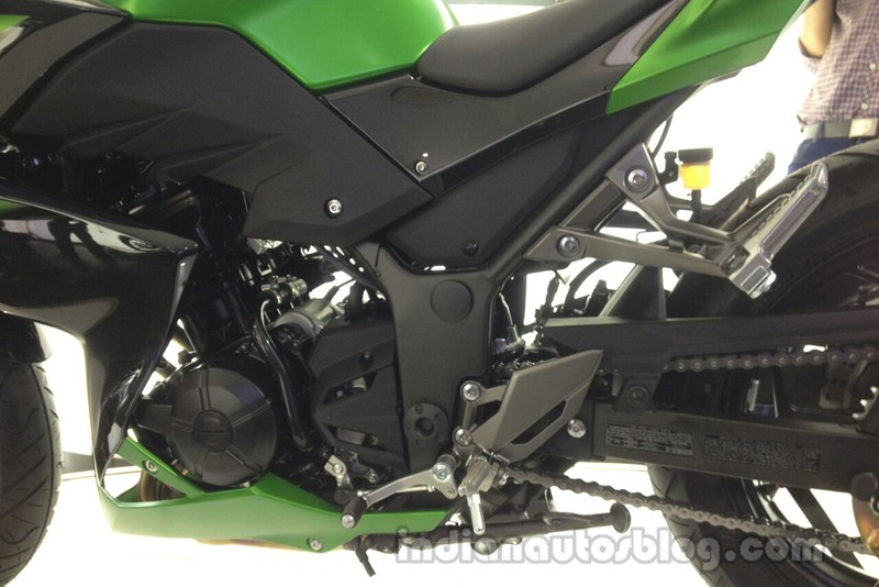 Moto Kawasaki Z250 ABSmoi &quot;chot gia&quot; 102 trieu dong-Hinh-7