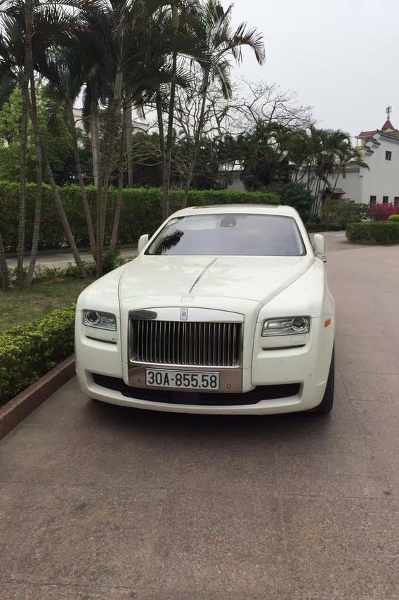 Dai gia Ha thanh &quot;show hang&quot; Rolls-Royce va Ferrari 40 ty-Hinh-6