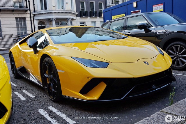 Dan sieu xe Lamborghini “sec tong” nhuom vang pho London-Hinh-8