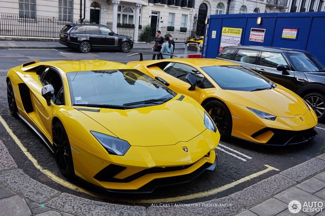 Dan sieu xe Lamborghini “sec tong” nhuom vang pho London-Hinh-9