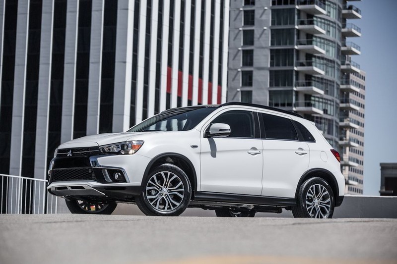 Mitsubishi Outlander Sport 2018 &quot;chot gia&quot; 568 trieu dong-Hinh-3