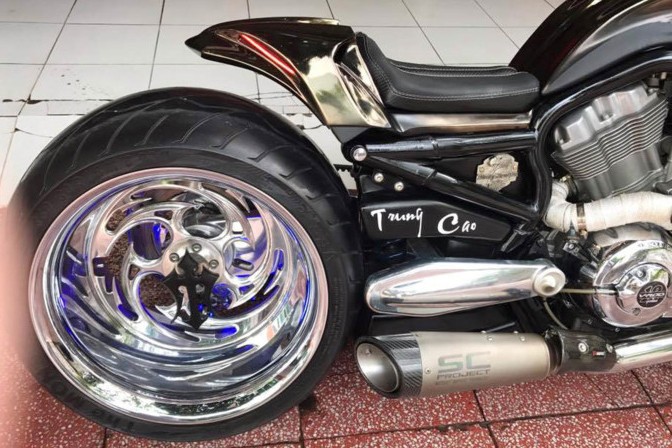 Moto Harley V-Rod “hang khung&quot; cua dai gia Y te Sai Gon-Hinh-7