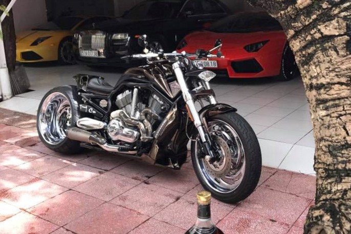 Moto Harley V-Rod “hang khung&quot; cua dai gia Y te Sai Gon-Hinh-9