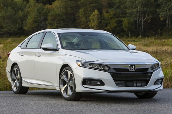 Honda Accord 2018 gia 535 trieu “dau” Toyota Camry