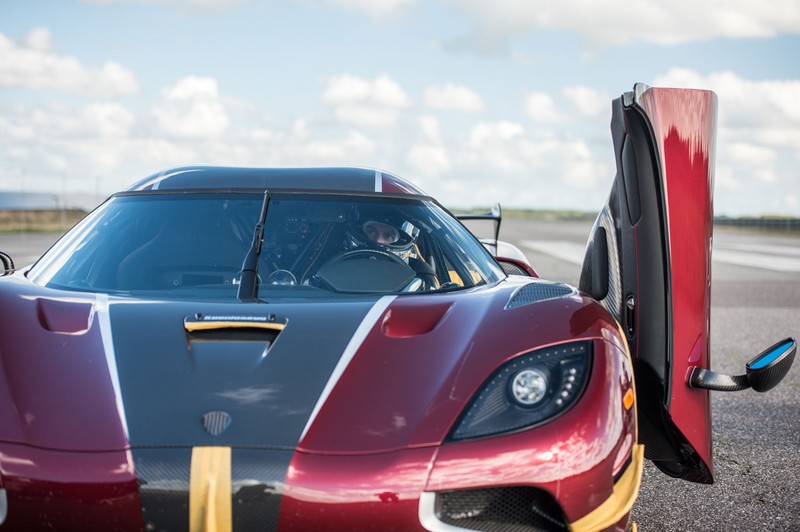 Sieu xe Koenigsegg Agera RS cho Bugatti Chiron &quot;ngui khoi&quot;-Hinh-8
