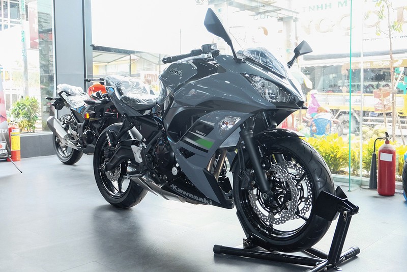 Kawasaki Ninja 650 2018 moi gia 288 trieu tai VN