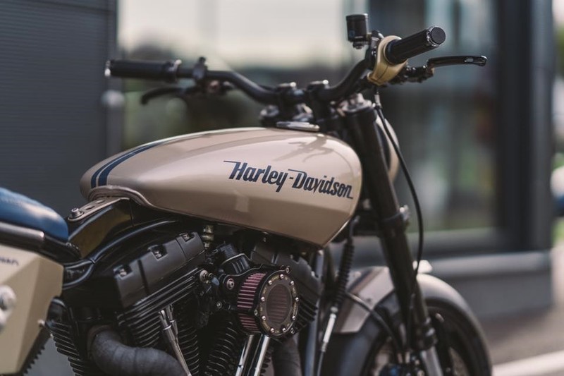 Xe moto Harley-Davidson Dyna “khung” voi do choi hang hieu-Hinh-4