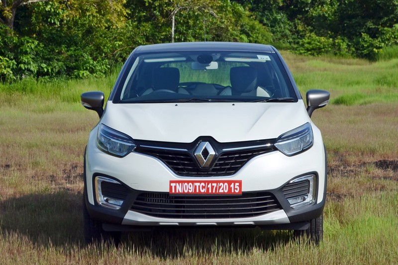 Xe Renault Captur chot gia 351 trieu &quot;dau&quot; Hyundai Creta