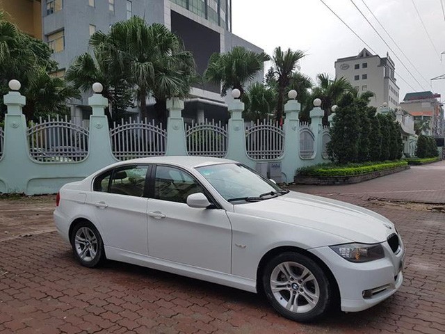 Xe sang BMW 320i dung 8 nam, gia 468 trieu o Ha Noi-Hinh-2