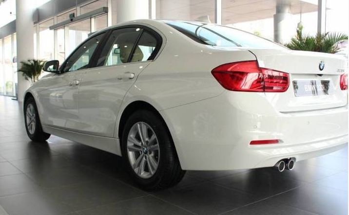 Xe sang BMW 320i dung 8 nam, gia 468 trieu o Ha Noi-Hinh-4