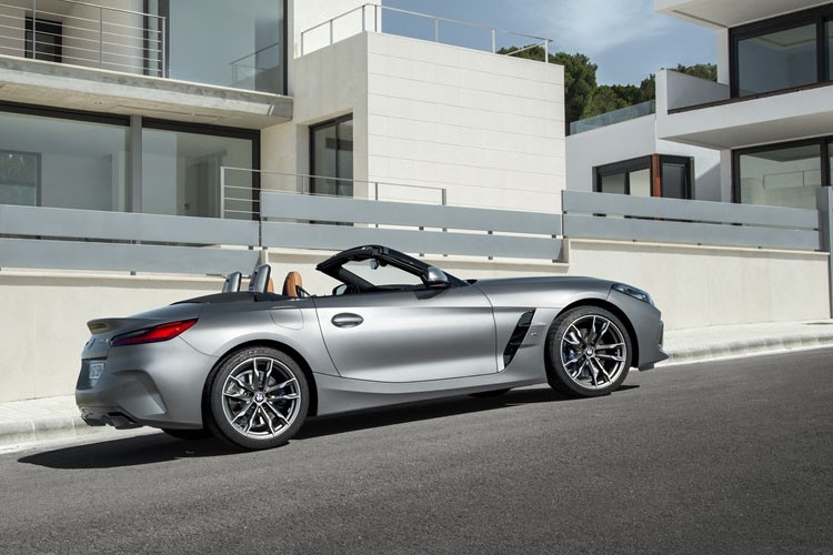 Soi chi tiet cac bien the cua BMW Z4 Roadster 2019-Hinh-4