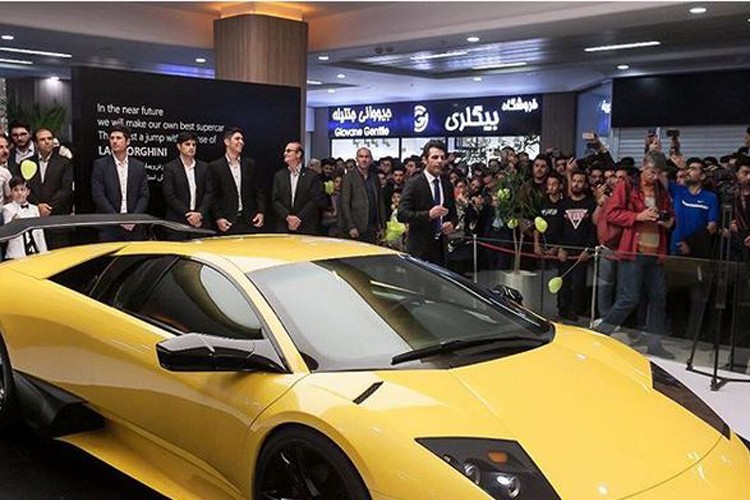 Soi sieu xe Lamborghini Murcielago 