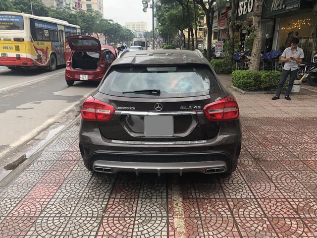 Xe sang Mercedes-AMG GLA 45 gia 1,68 ty o Ha Noi-Hinh-3