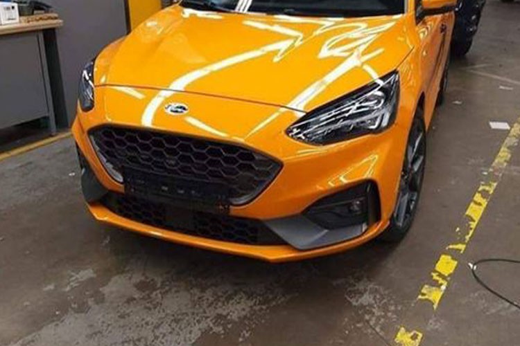 Xe Ford Focus ST 2019 bat ngo 