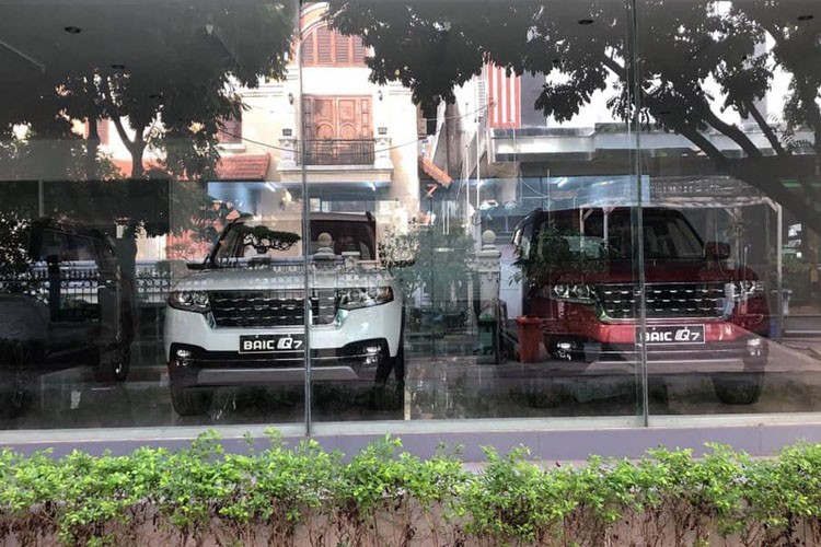 Xe BAIC Trung Quoc “nhai” Range Rover gia 658 trieu tai Viet Nam