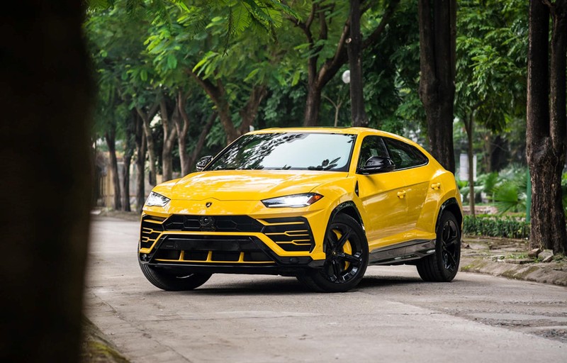 Can canh Lamborghini Urus 