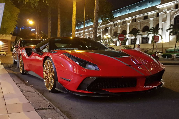 Sieu xe Ferrari 488 GTB do Mansory lan banh o Sai Gon