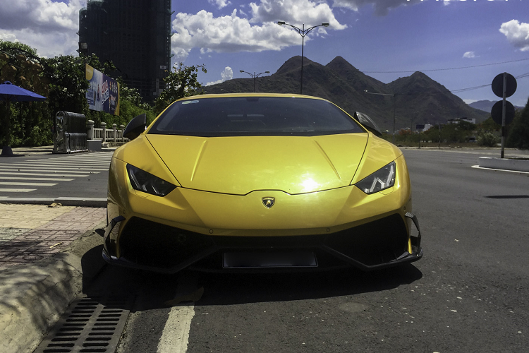 Lamborghini Huracan hon 20 ty lan banh sau thoi gian 