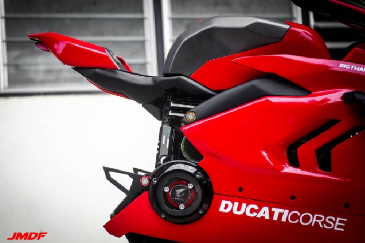 Choang voi may tinh phong cach sieu moto Ducati Panigale-Hinh-3