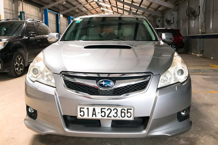 Xe Subaru Legacy dung chan ban ngang Mazda3 o Sai Gon-Hinh-3