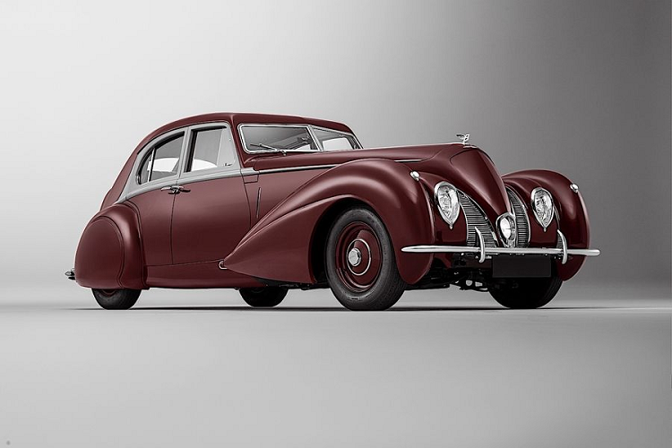 “Ong cu” Bentley Corniche sinh 1939 bat ngo hoi sinh