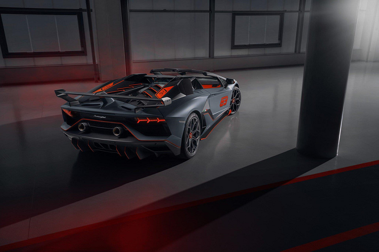 Lamborghini ra mat Aventador va Huracan phien ban 