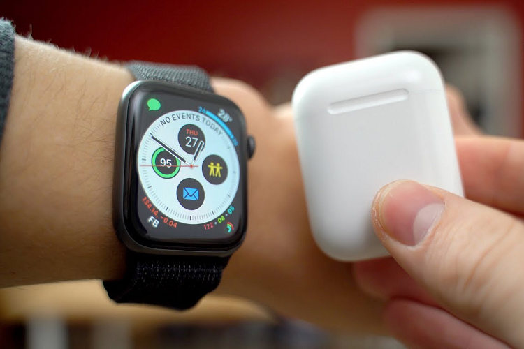 AirPods va Apple Watch dang mang ve 