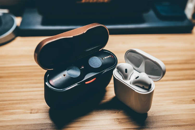 Apple Airpods va Sony WF-1000XM3: Chon tien loi hay khu on?-Hinh-5