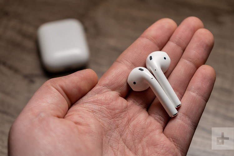 Apple Airpods va Sony WF-1000XM3: Chon tien loi hay khu on?