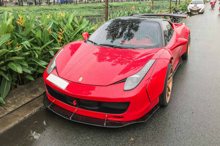 Sieu xe Ferrari 458 Liberty Walk tai xuat tren pho Sai Gon