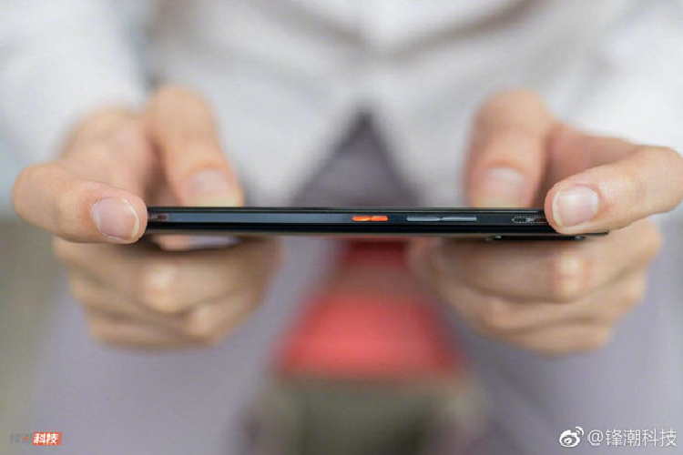 Smartphone vo danh cau hinh ngang Note10, gia tu 450 USD-Hinh-6