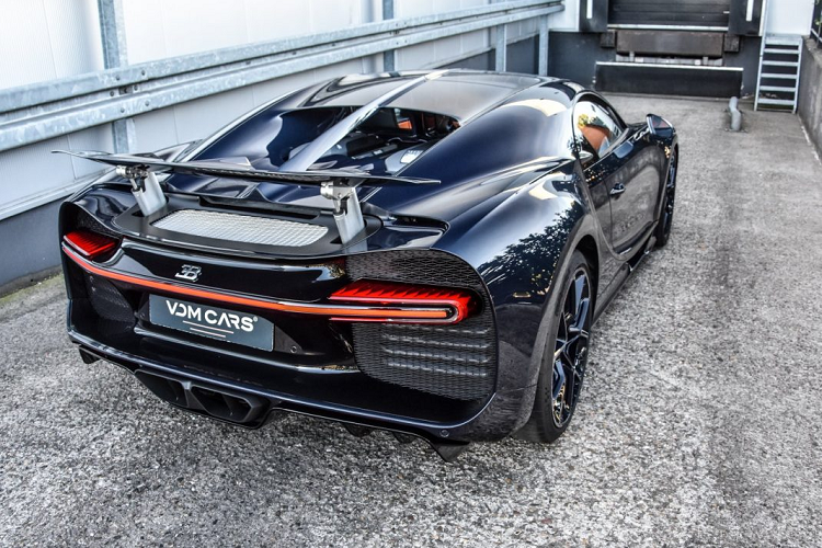 Sieu xe Bugatti Chiron ham ho voi than xe soi carbon xanh-Hinh-2