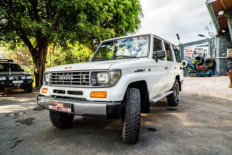 Tho Viet hoi sinh “xac nat” Toyota Land Cruiser nhu moi-Hinh-10