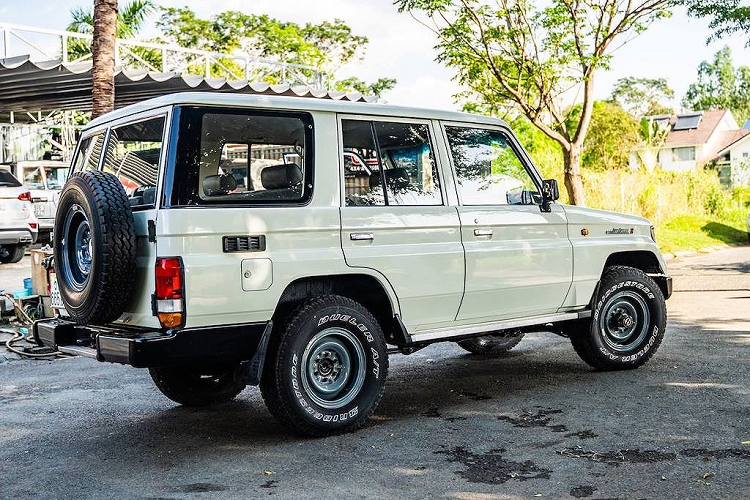 Tho Viet hoi sinh “xac nat” Toyota Land Cruiser nhu moi-Hinh-2