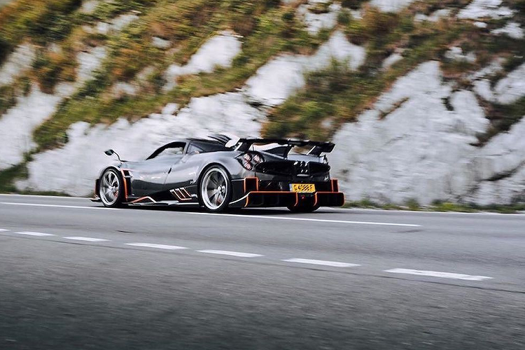 Ngam sieu xe “khung” nhat trong lich su Pagani Huayra-Hinh-10