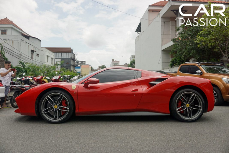 Chi tiet Ferrari 488 Spider tien ty cua Cuong Do la-Hinh-2