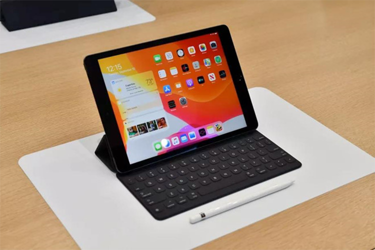 iPad 10,2 inch - thiet ke cu, hieu nang manh tu 329 USD