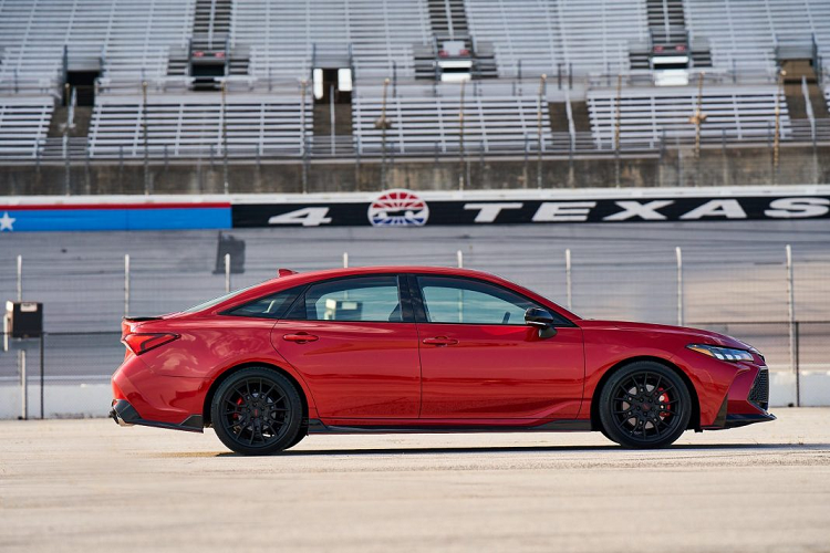 Toyota Camry va Avalon ban TRD co goi nang cap moi-Hinh-2