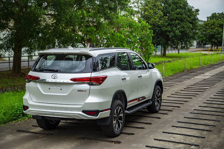 Can canh Toyota Fortuner TRD hon 1 ty dong tai Viet Nam-Hinh-3