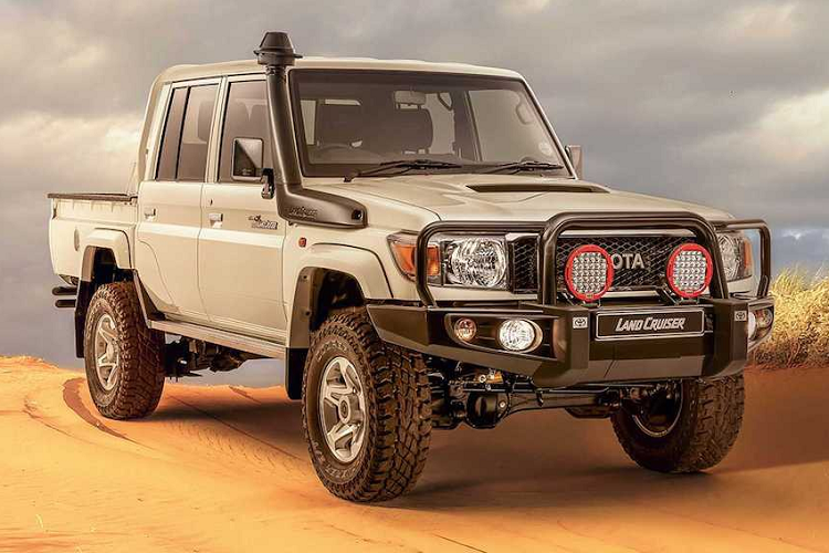 Toyota Land Cruiser 70 bat ngo duoc tai ban sau 35 nam